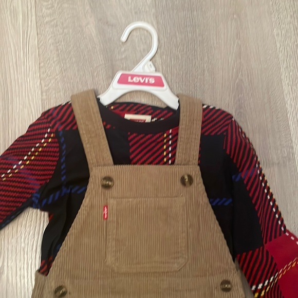 Levi's Other - NWT boys Levi’s Two-piece beige corduroy Overall set.